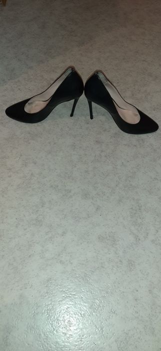 Продам женские туфли