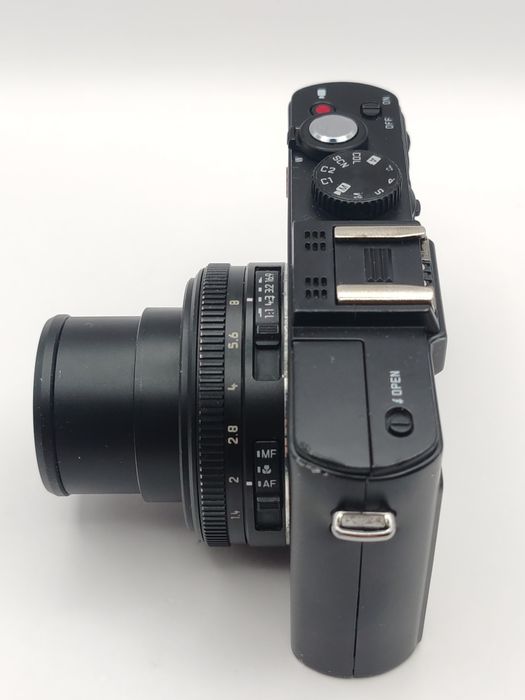 Camera compactă Leica D-LUX6