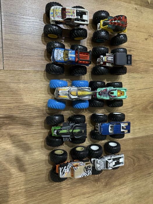 Колички от серията hot wheels