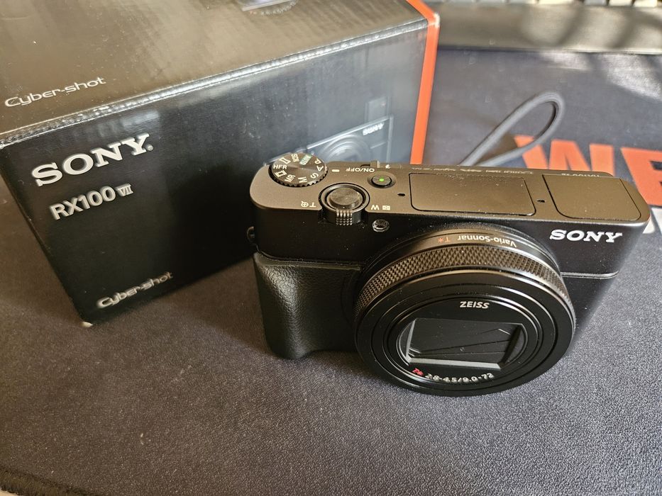 Фотоапарат Sony RX100 VII