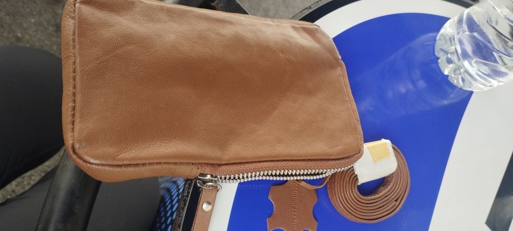 Чантичка естествена кожа малка .