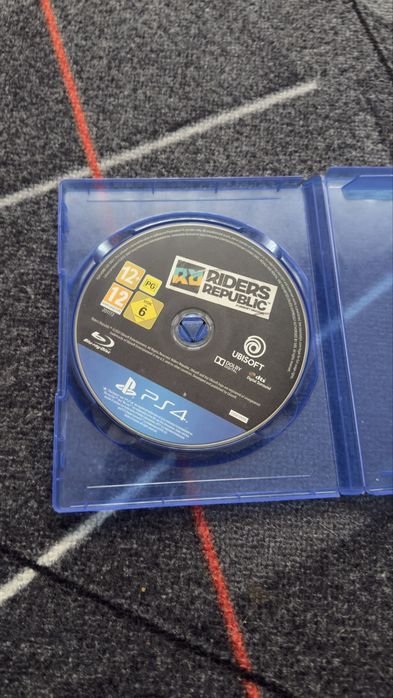 Ps4 pro 1 TB с 6 игри