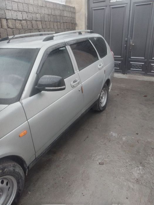 Lada priora 2011 sotiladi