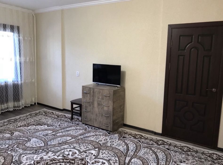 Юнусабад 8 квартал 1в2 комнатная