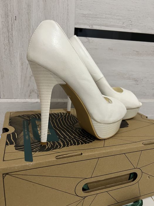 Туфли белые