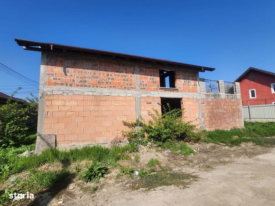 Vila la rosu situata in Bacau str Ciresoaei