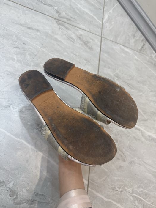 Шлепки под Dior.