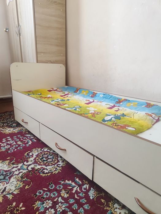 Детские кровати и тумба