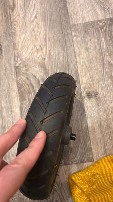 Продавам задно колело за електрически скутер Xiaomi M365.