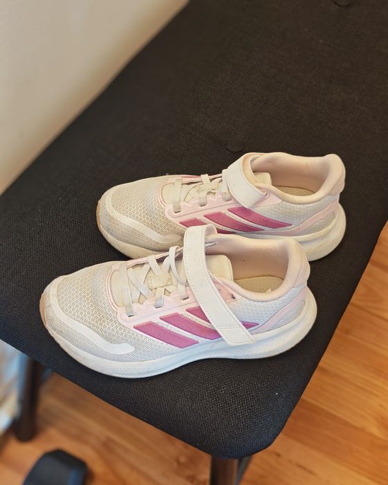 Adidas puțin folosit copil