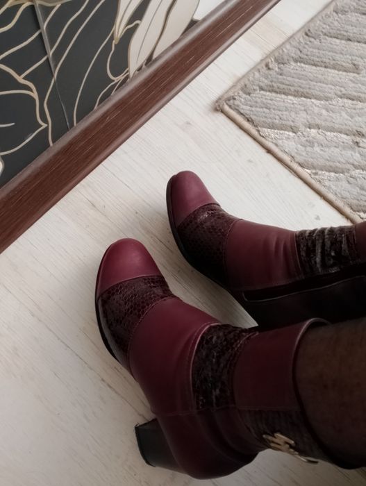 Дамси боти бордо от естествена кожа,произведени в България.