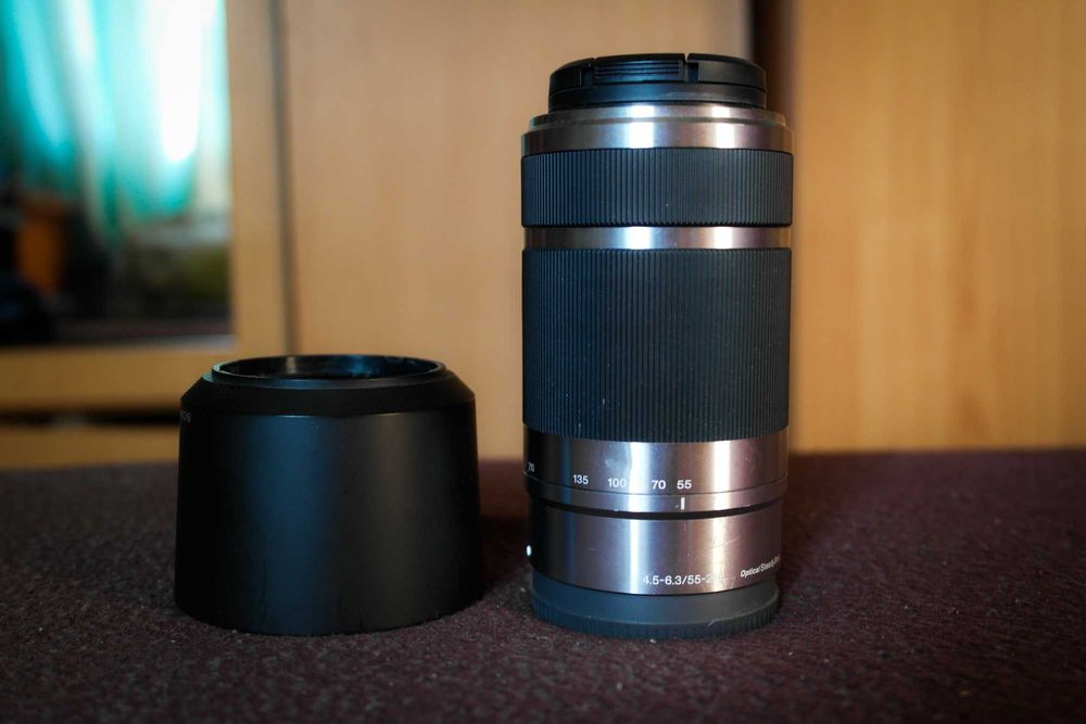 Obiectiv Mirorles Sony 55-210 mm Oss cu filtru Uv si Parasolar .