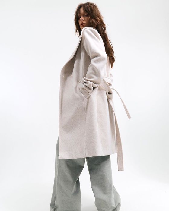 Бежово зимно палто