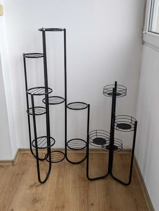 Два цветарника, стойки за цветя, метални, черни, за 9+4 саксии