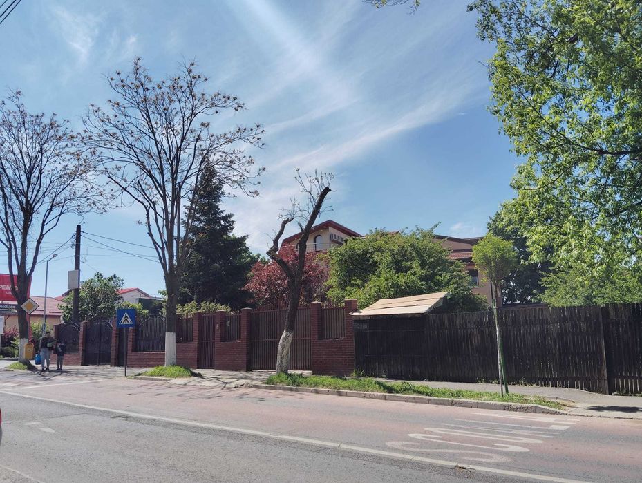 De vânzare casă bătrânească + teren 300 mp – Șoseaua Sălaj