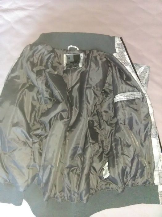 Есенно  ___  Яке