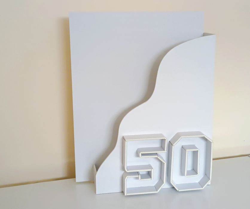 Кутии, цифри и букви за цветя, мъх и мезета