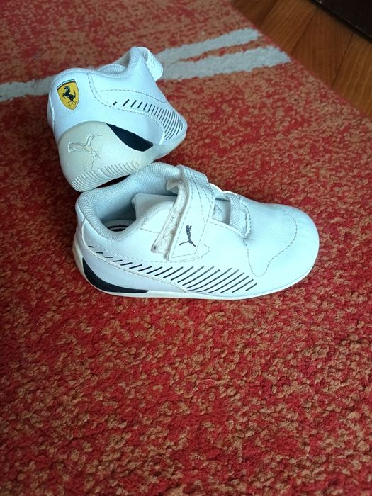 Обувки и пантофи