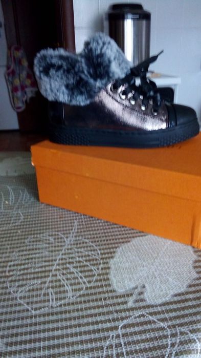 Продам утепленные ботинки