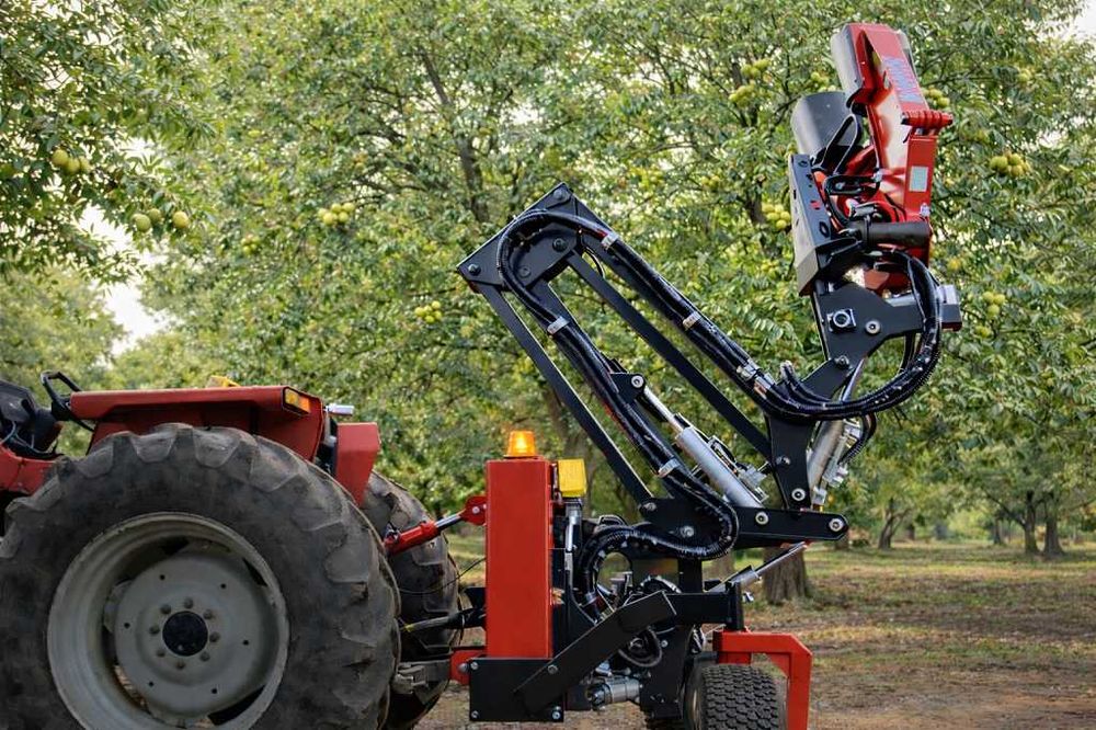 Scuturător cu braț pantograf pentru pomi fructiferi - nuci, alune