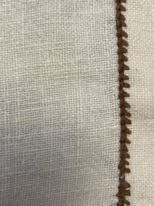 Fata masa brodata manual