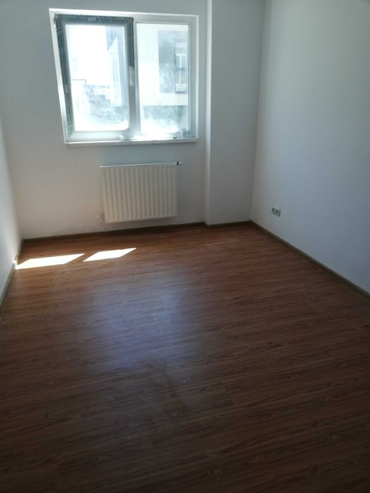 Apartament cu 3 camere vând an floresti
