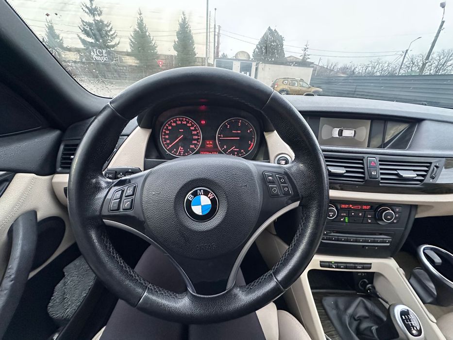 Se vinde BMW X1 2010