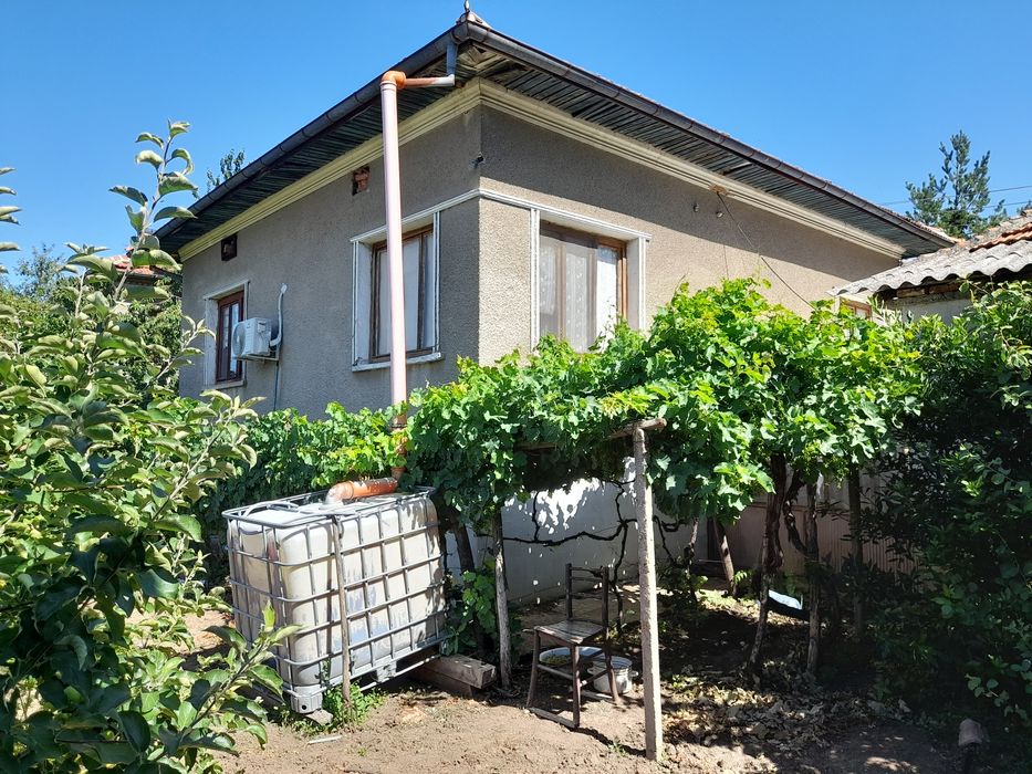Продавам къща в с. Динковица