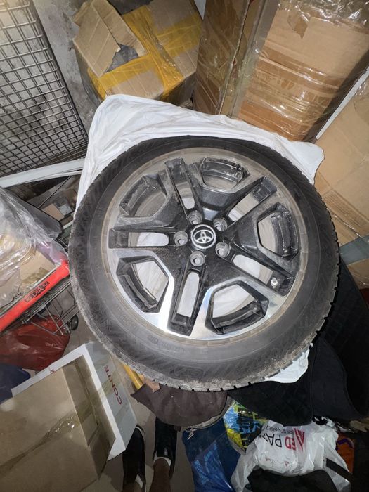 Продам диски с резиной на Toйоту