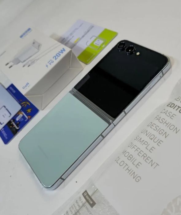 Samsung Z Flip 5 • impecabil • 512 GB • 98% Bateria