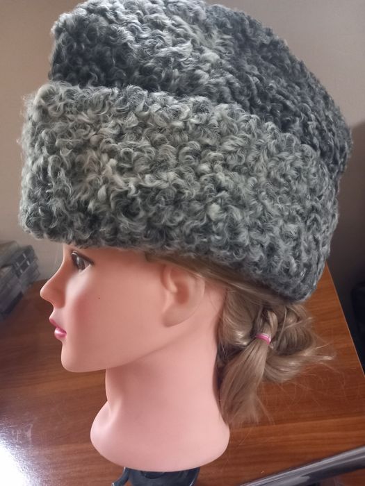 Căciulă cu bordură, blană naturală.Bărbați.