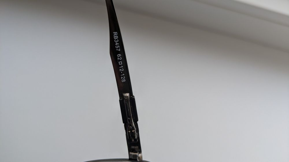 Очки RayBan зеленые.