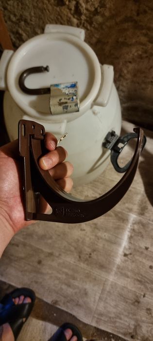 Продам кронштейн желоба