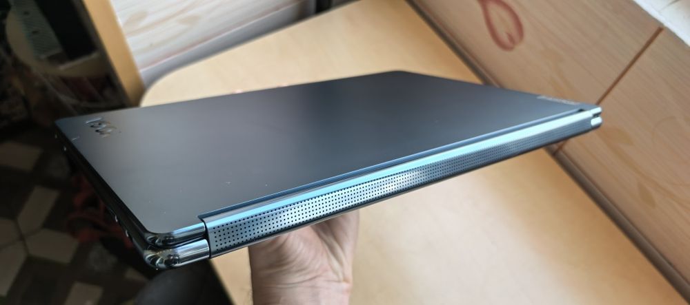 Laptop Lenovo Yoga Book 9 Ultra 7 - Pentru PIESE - Display / Carcasa