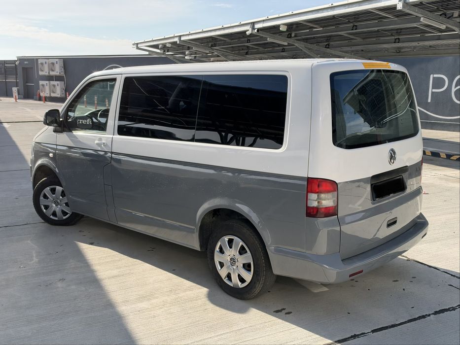 Vand VW T5 9 locuri (8+1 locuri)
