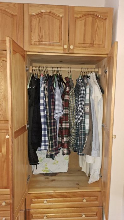 Продавям гардероб