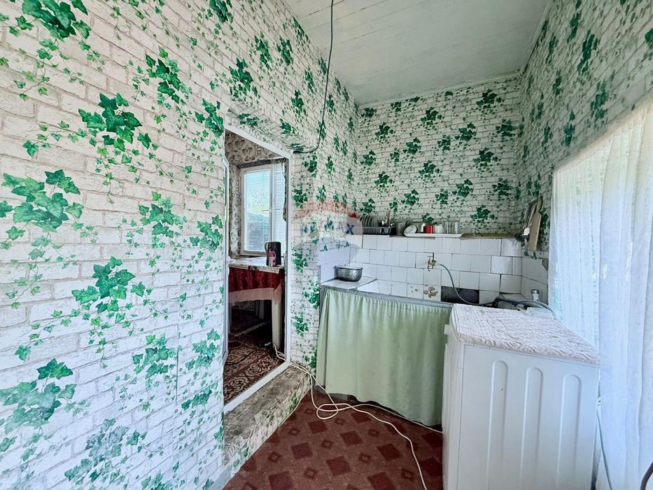 Самостоятелна къща с двор и потенциал за продажба, общ. Балчик, с. Гу