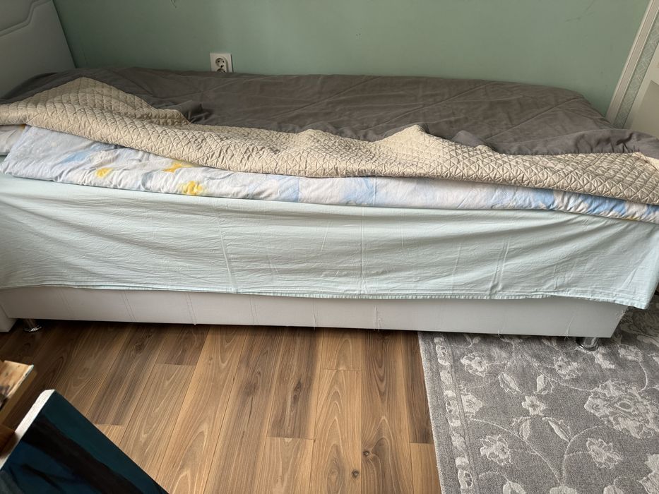 Продаю две кровати с матрасами