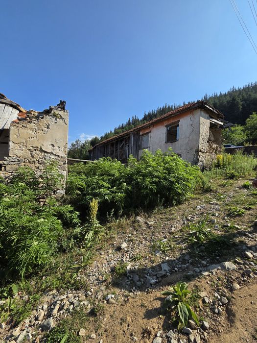 Продавам парцел село Манастир