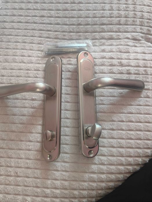 Продавам нови  дръжки за врата