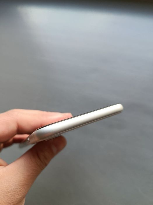 Iphone SE 2020 белый 128gb