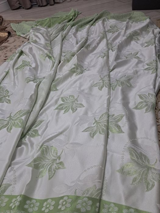 Шторы две штуки зеленовато блестящие.