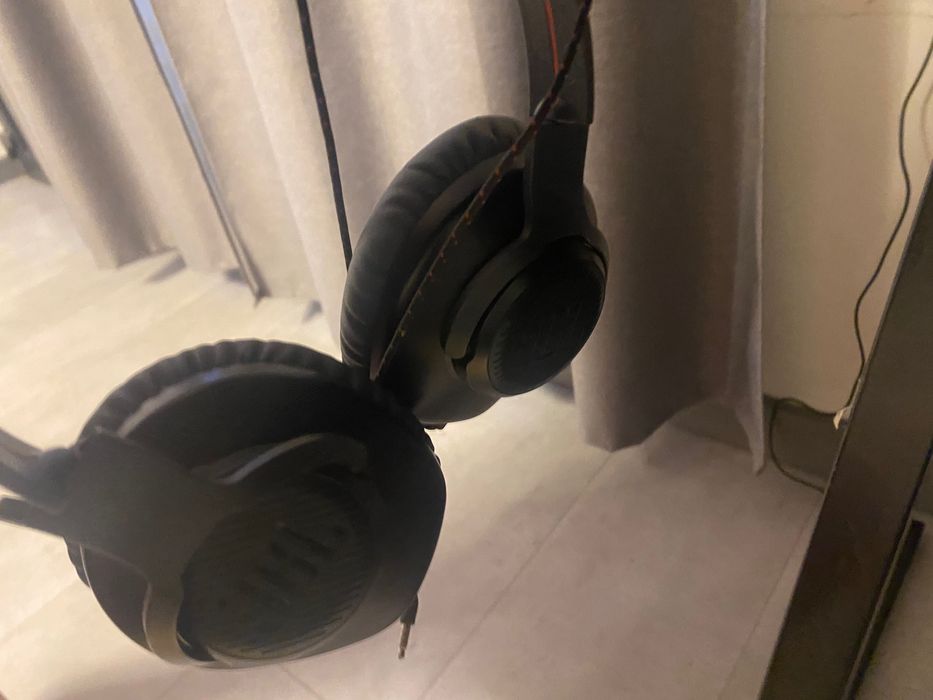 Vând căști Jbl quantium 100