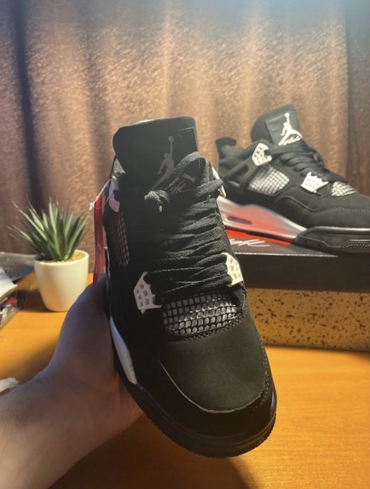 Jordan 4 White Thunder