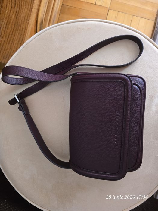 Safari blackberry-noua
Dimensiuni- 21,5x17,5x5 cm
Curea reglabila -96 - 111cm
1000 lei
