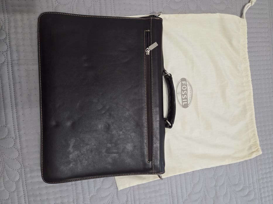 Servieta din piele marca Fossil