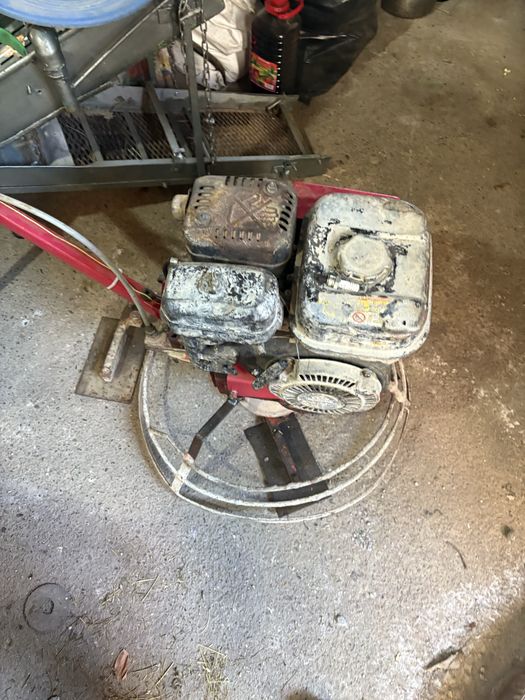 машина за заглаждане на бетон (пердашка / power trowel) с бензинов двигател Subaru Robin 4.5 HP.|