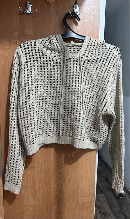 сетчатая кофта бежевого цвета