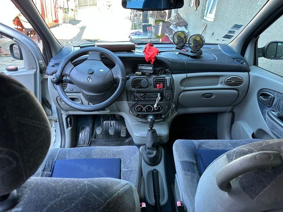 Vând Renault scenic