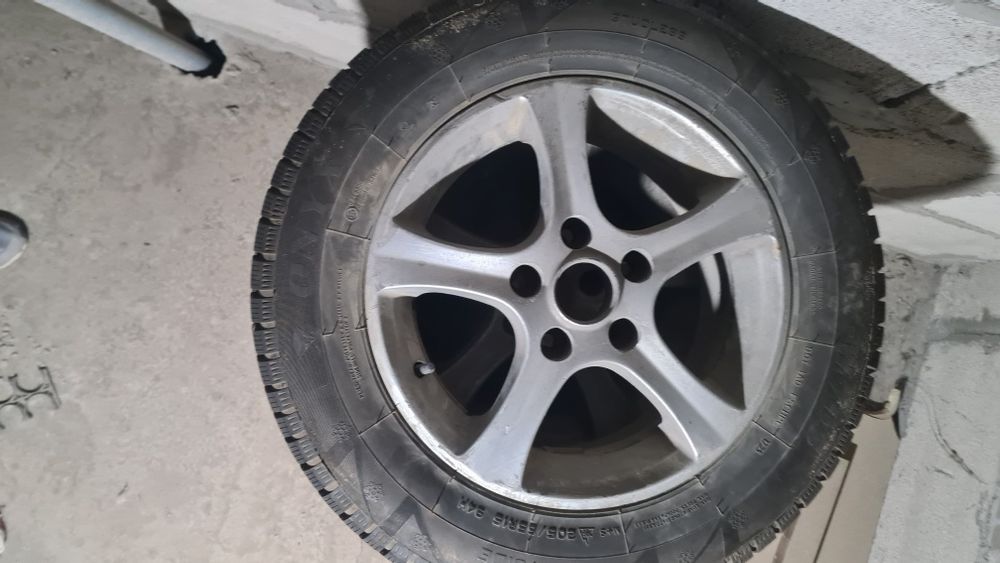 Комплект шин с дисками на nissan cefiro